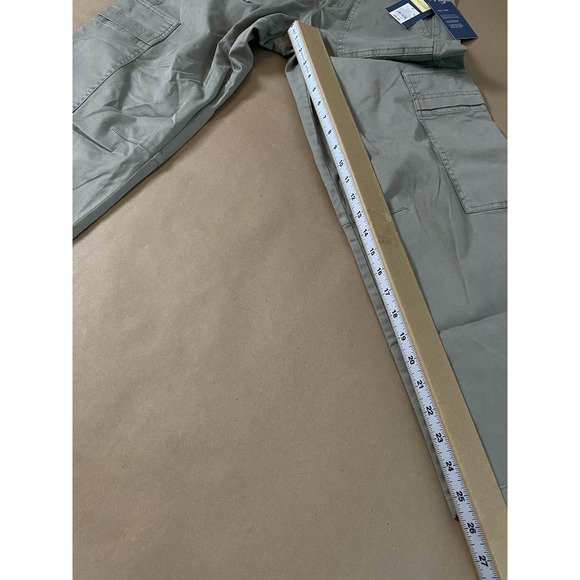 Universal Thread ( 0 ) Olive Mid-Rise Barrel Leg Utility Cargo Pants Women - Picture 11 of 13